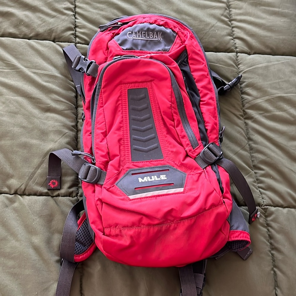 Camelback mule with water bladder